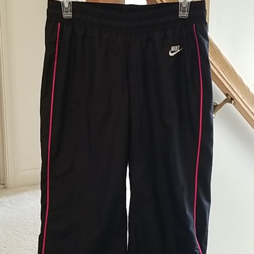 Women's Nike 2 piece athletic suit - Picture 3 of 4